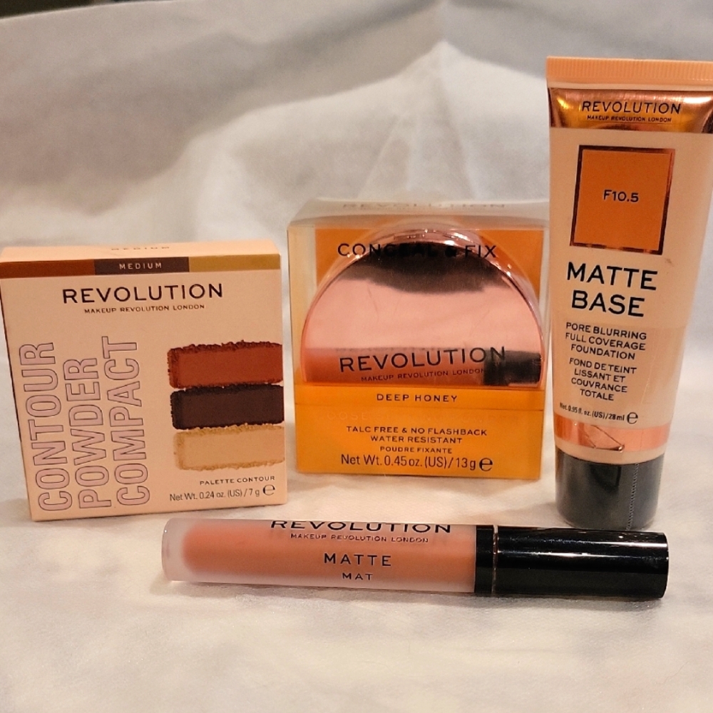 MAKEUP REVOLUTION Bundle For Medium Skin Tone